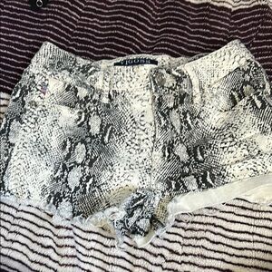 Vigoss Women's Snake Print Shorts - Black and White